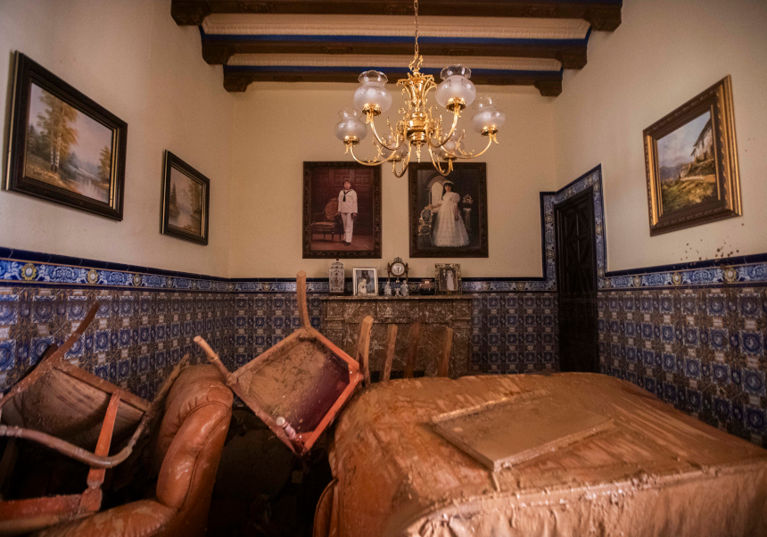 Interior de una vivienda afectada por la DANA. Imagen cedida por el fotoperiodista Germán Caballero.
